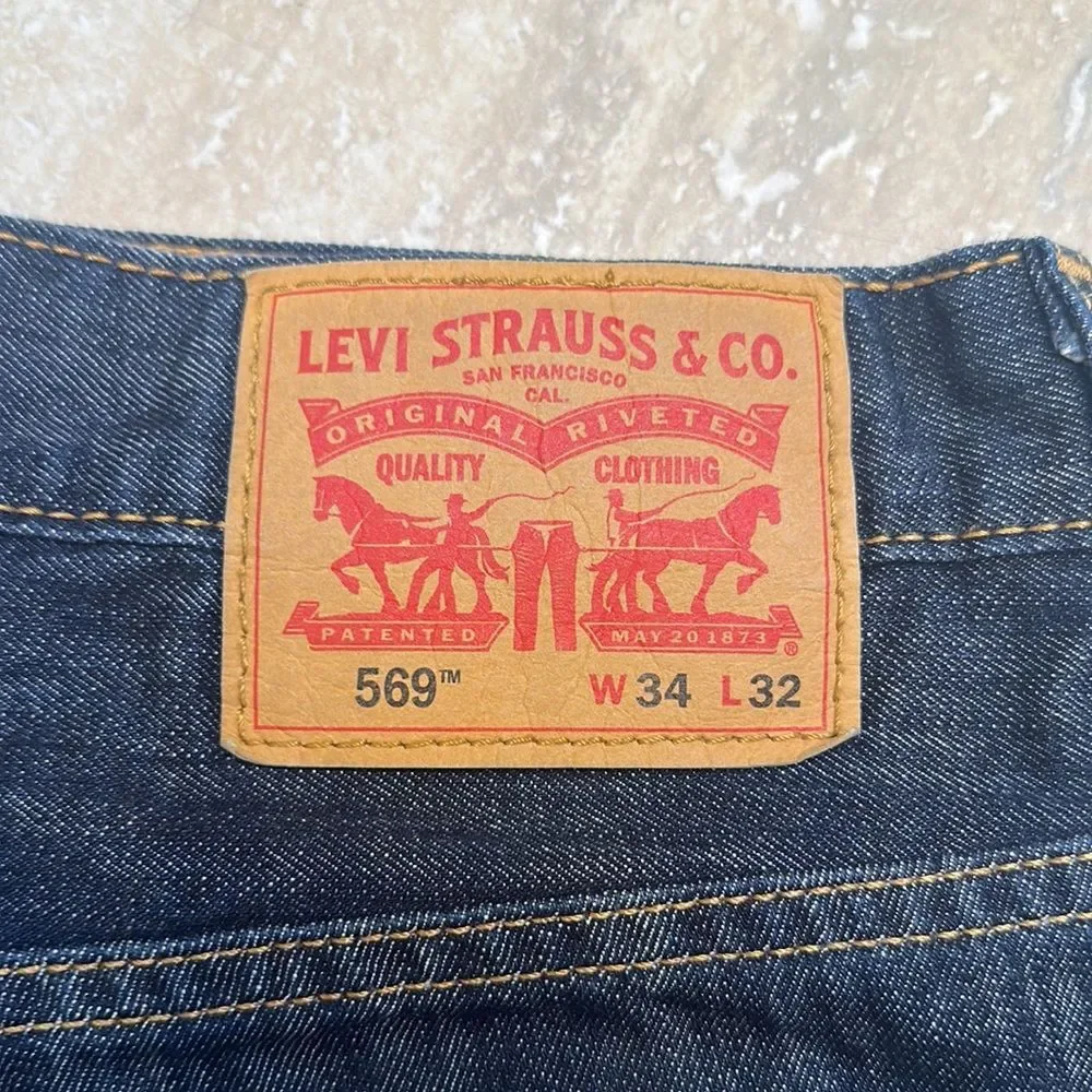 NWOT Levi’s 569’s dark denim 34 x 32